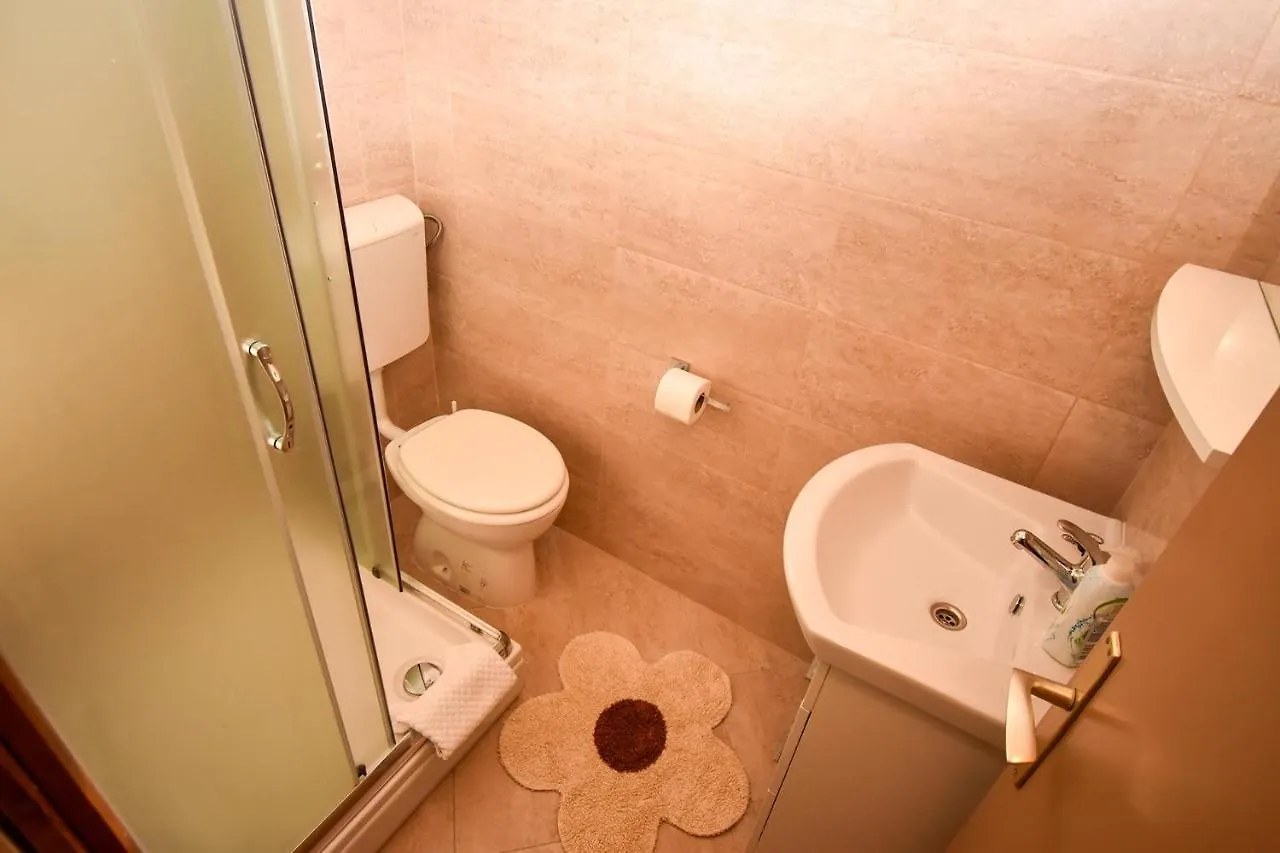 Apartments And Rooms With Parking Space Palit, Rab - 21755 Rab Town Pensjonat