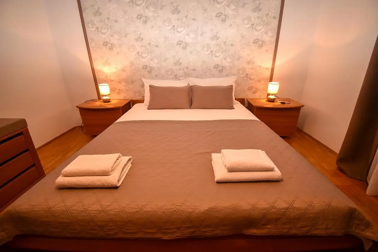 Apartments And Rooms With Parking Space Palit, Rab - 21755 Rab Town Pensjonat