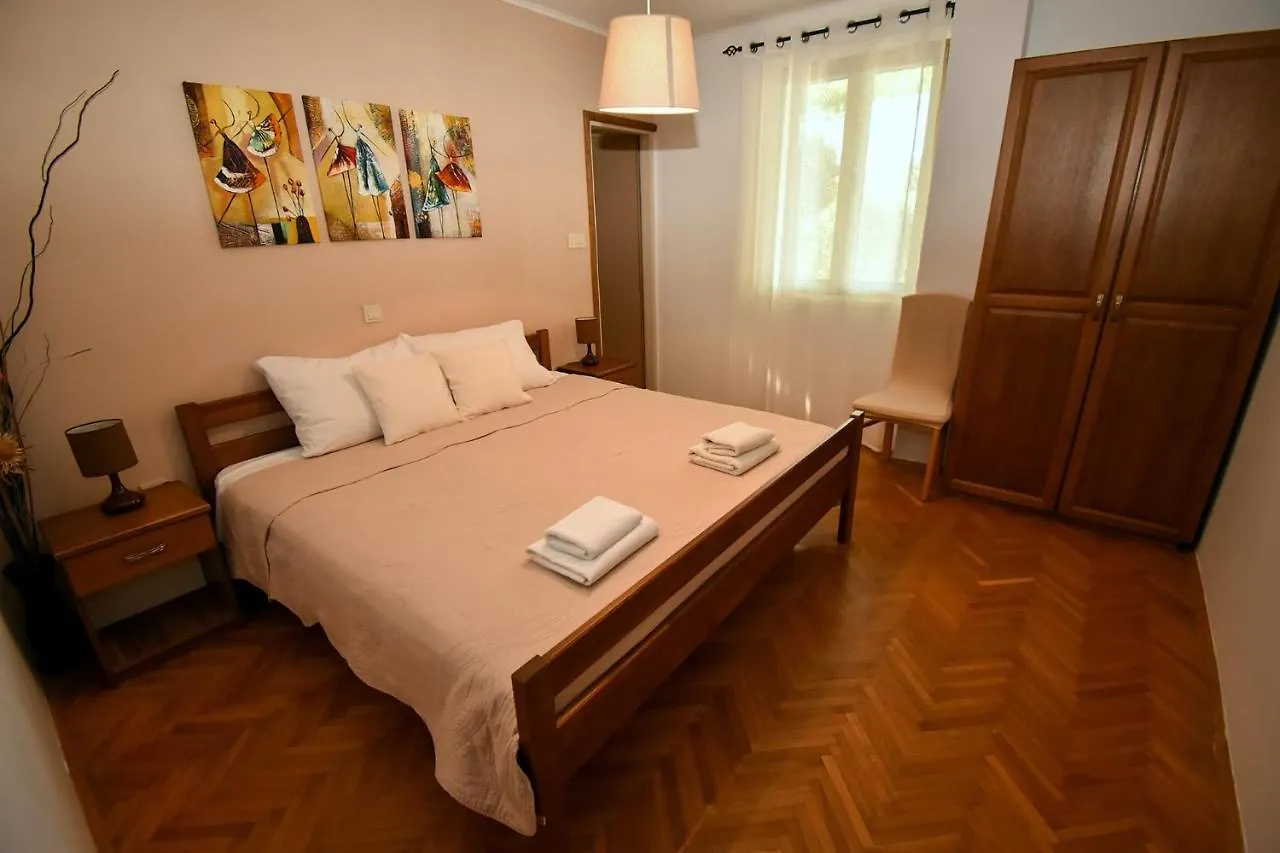 Apartments And Rooms With Parking Space Palit, Rab - 21755 Rab Town