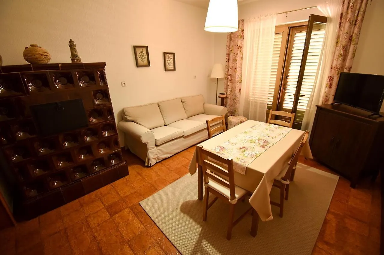 Apartments And Rooms With Parking Space Palit, Rab - 21755 Rab Town Pensjonat