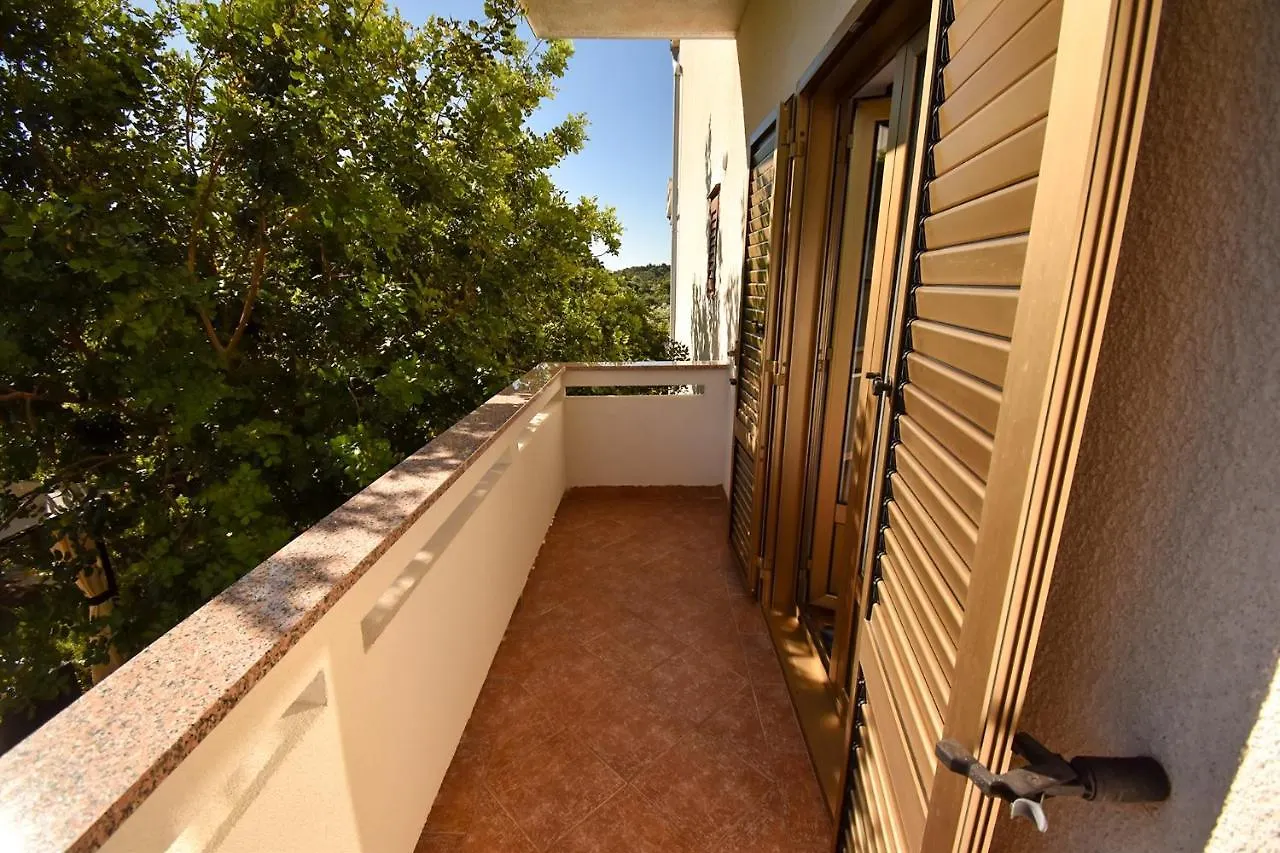 Apartments And Rooms With Parking Space Palit, Rab - 21755 Rab Town Pensjonat