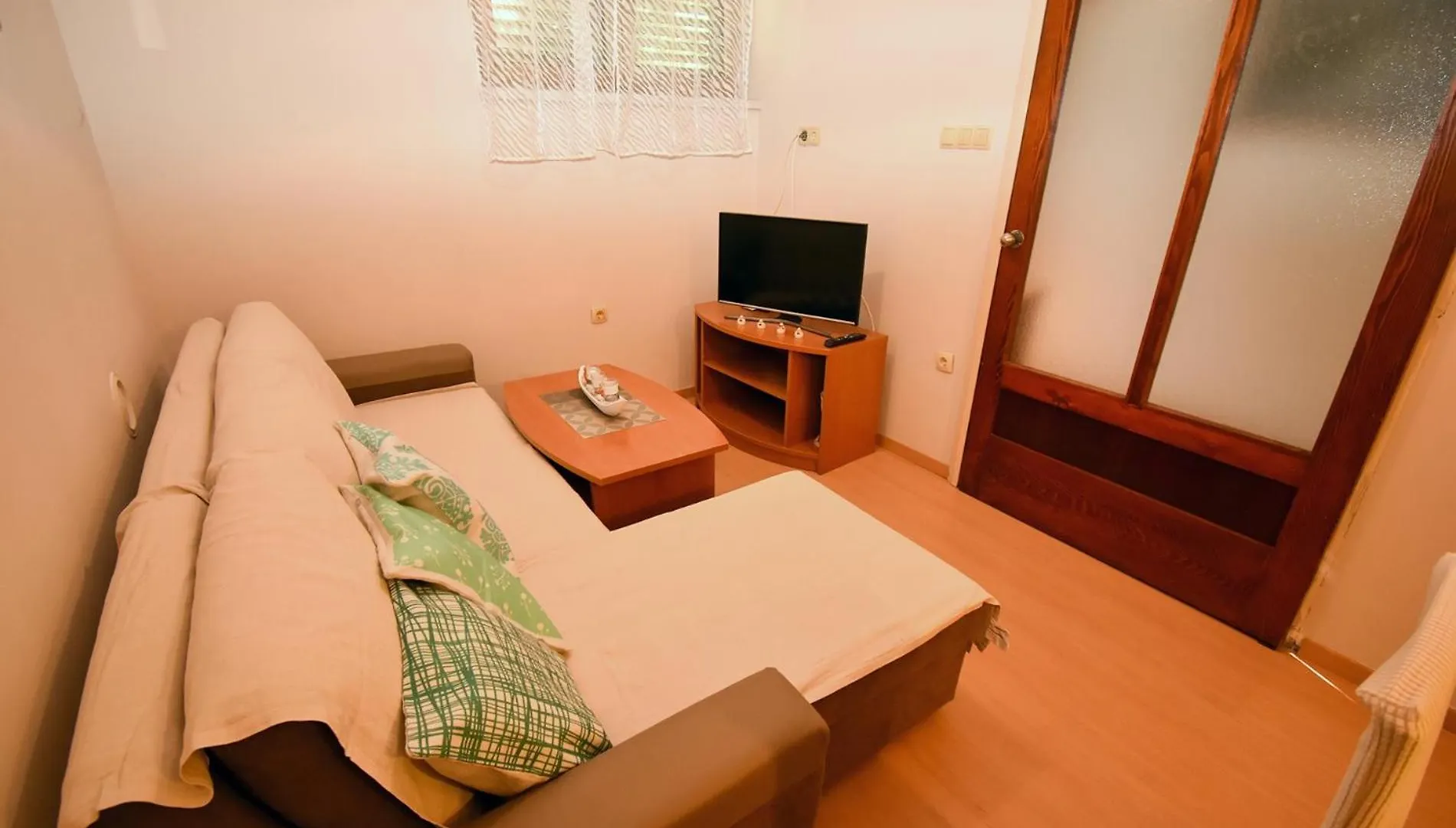 Apartments And Rooms With Parking Space Palit, Rab - 21755 Rab Town